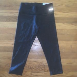 PINK Ultimate Crop Leggings